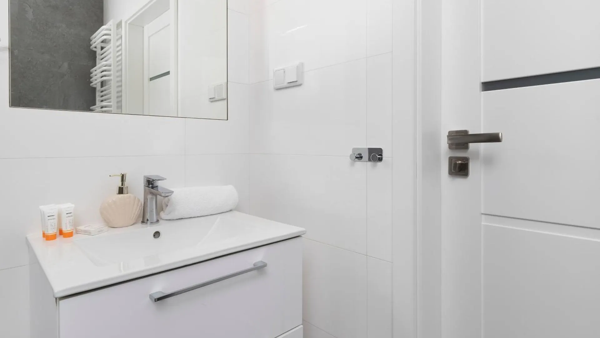 Apartament Z Widokiem Na Morze Obok Parku Millenium W Gdansku By Noclegi Renters Apartment